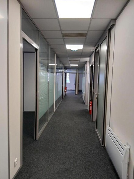 Rue Albert Einstein, Champs-sur-Marne to rent - Interior Photo - Image 3 of 24