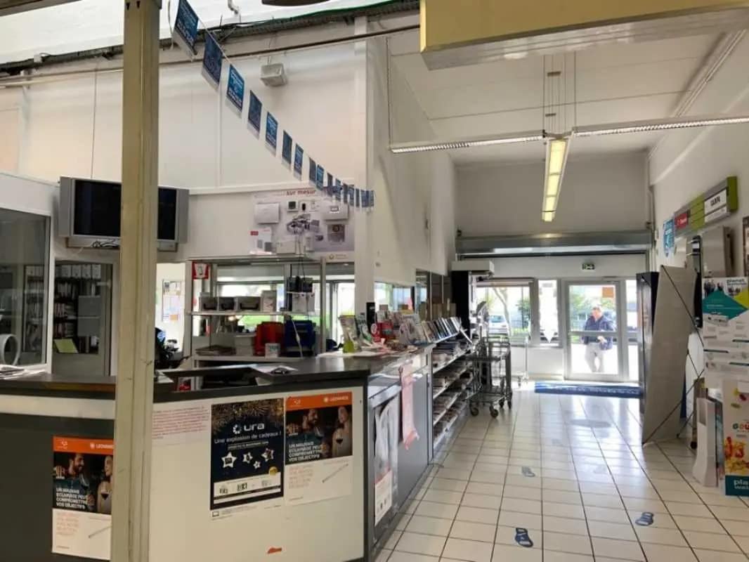 4 Rue Albert Einstein, Trappes to rent Interior Photo- Image 1 of 2