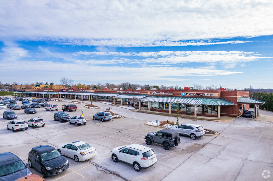 17495 W Capitol Dr, Brookfield, WI for rent - Building Photo - Image 1 of 9