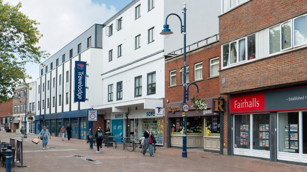 17-17B High St, Gosport for sale - Building Photo - Image 1 of 1