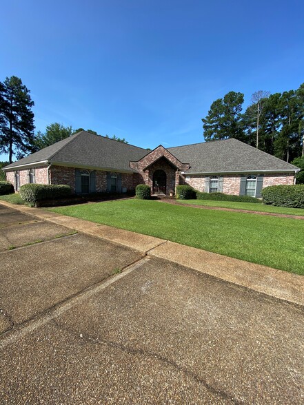 439 Katherine Dr, Flowood, MS for sale - Primary Photo - Image 1 of 1