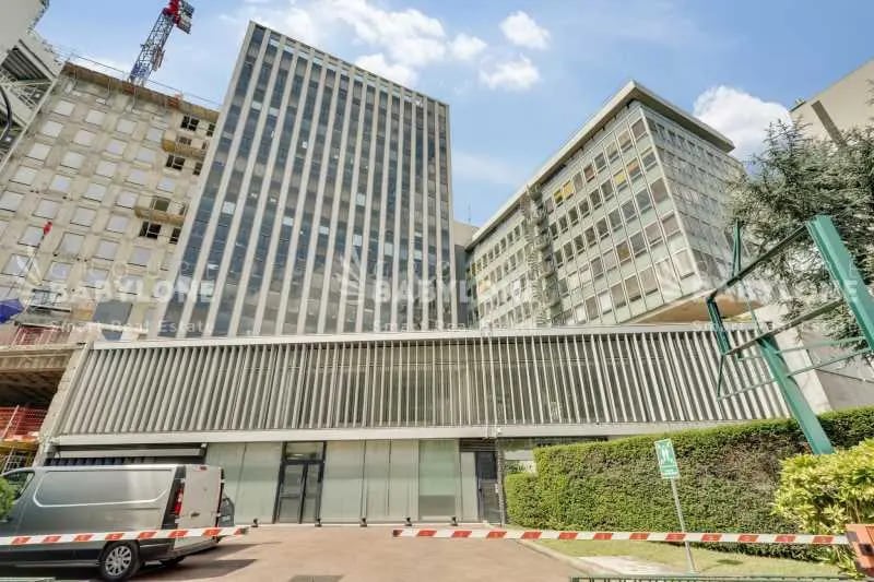 Office in Puteaux to rent Building Photo- Image 1 of 14