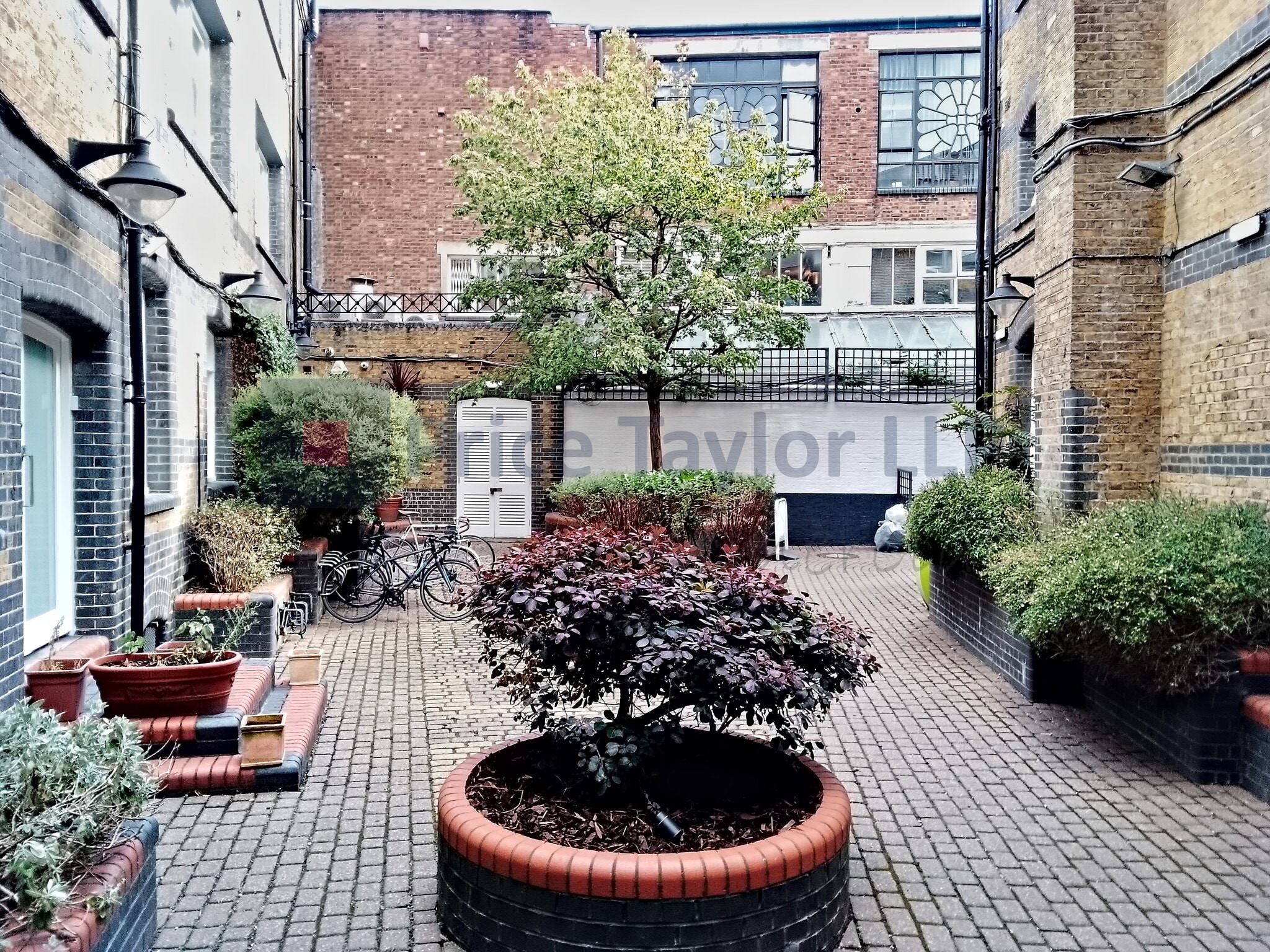 142-144 Liverpool Rd, London to rent Building Photo- Image 1 of 11