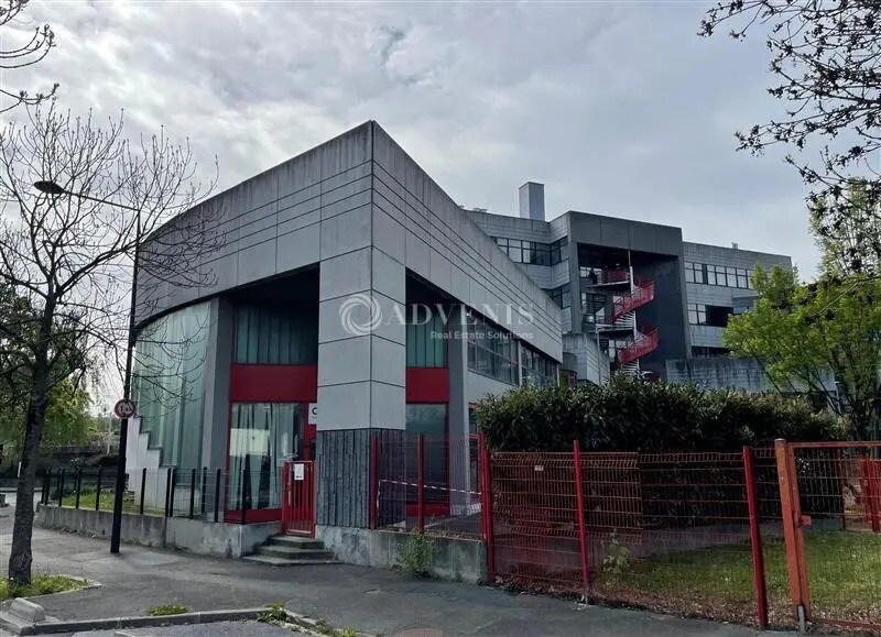 Office in Saint-Denis to rent - Building Photo - Image 3 of 12