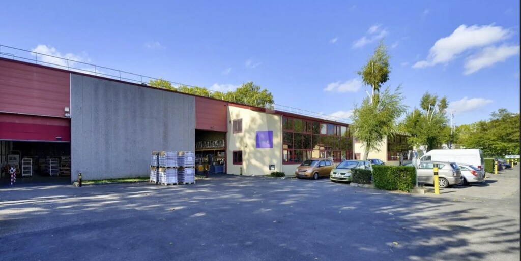 Location Local d'activités 435 m² - Photo 1