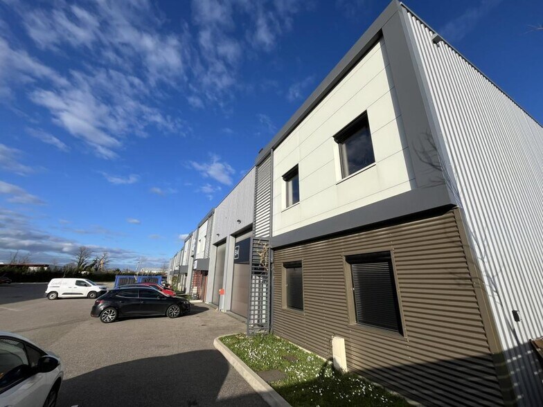 155 Route De Grenoble, Saint-Priest to rent - Building Photo - Image 3 of 22