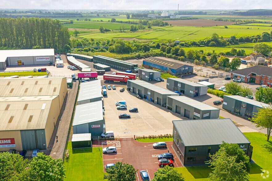 Melbourne Park, Sleaford to rent - Aerial - Image 2 of 3