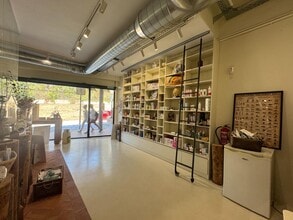 Retail in Cabrera de Mar, Barcelona to rent Interior Photo- Image 2 of 15