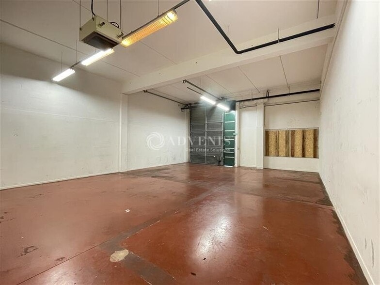 Light Industrial in Villepinte to rent - Interior Photo - Image 1 of 12
