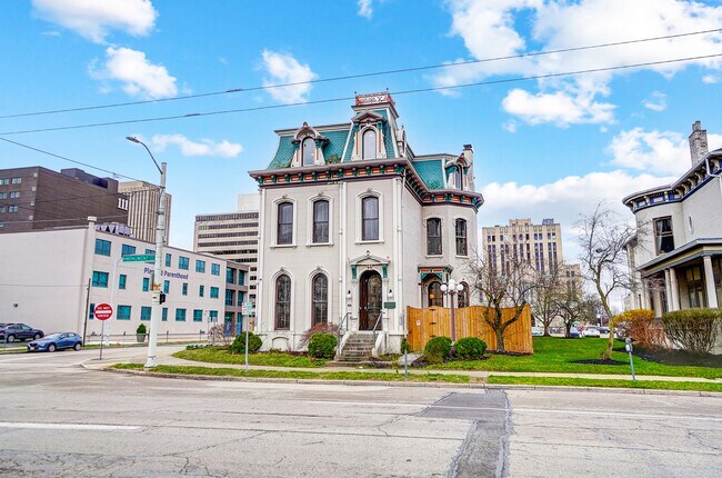 More details for 208 W Monument Ave, Dayton, OH - Office for Sale