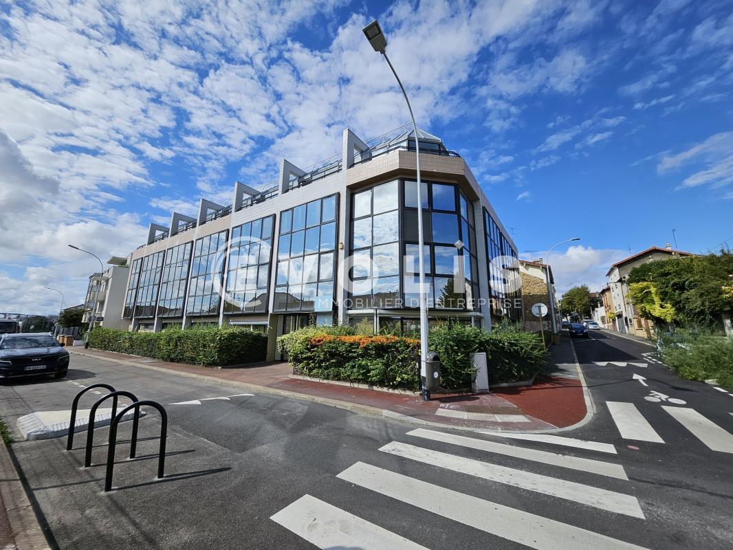 Office in Gentilly to rent Building Photo- Image 1 of 6