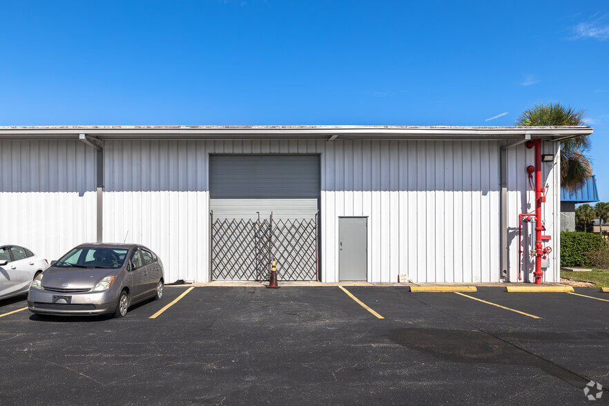 2363 Industrial Blvd, Sarasota, FL for rent - Building Photo - Image 3 of 10