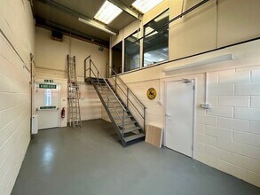 Hambridge Rd, Newbury to rent Interior Photo- Image 2 of 8