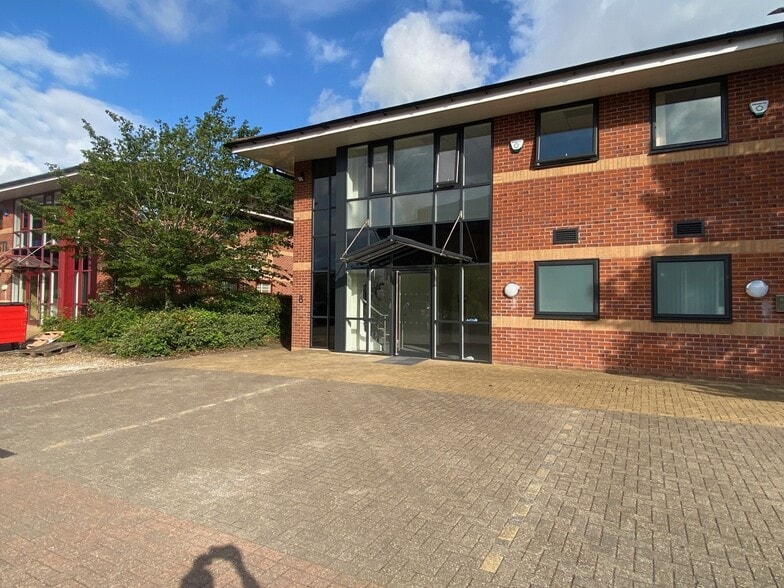 Commercial Rd, Darwen to rent - Building Photo - Image 1 of 3