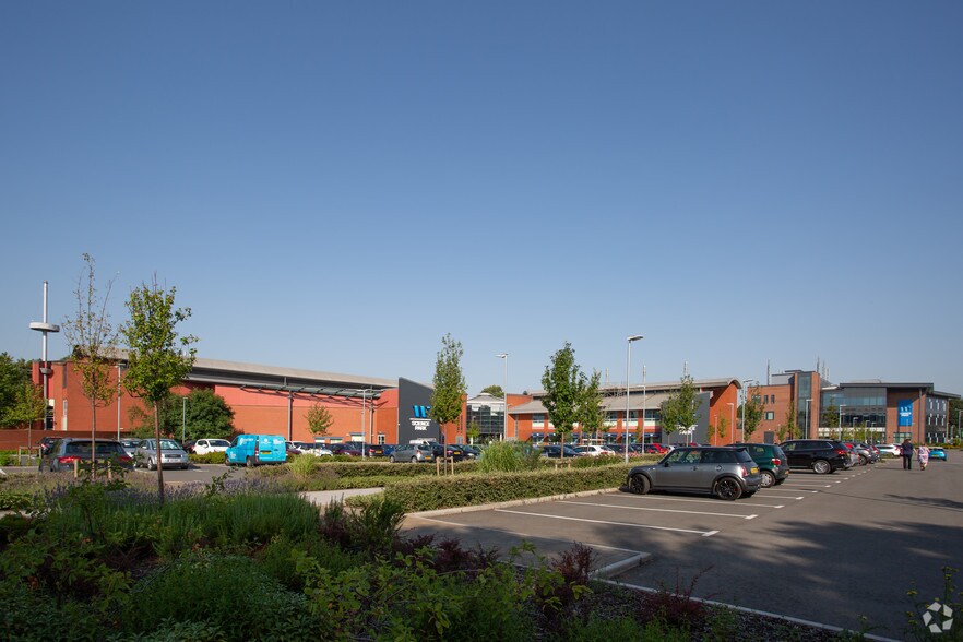 Glaisher Dr, Wolverhampton to rent - Building Photo - Image 2 of 7
