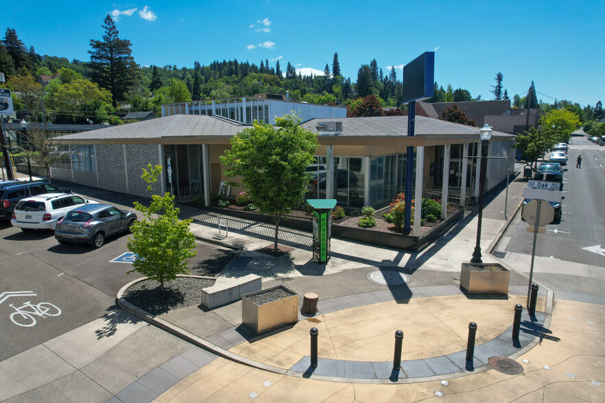 619 SE Main St, Roseburg, OR for sale - Building Photo - Image 1 of 45