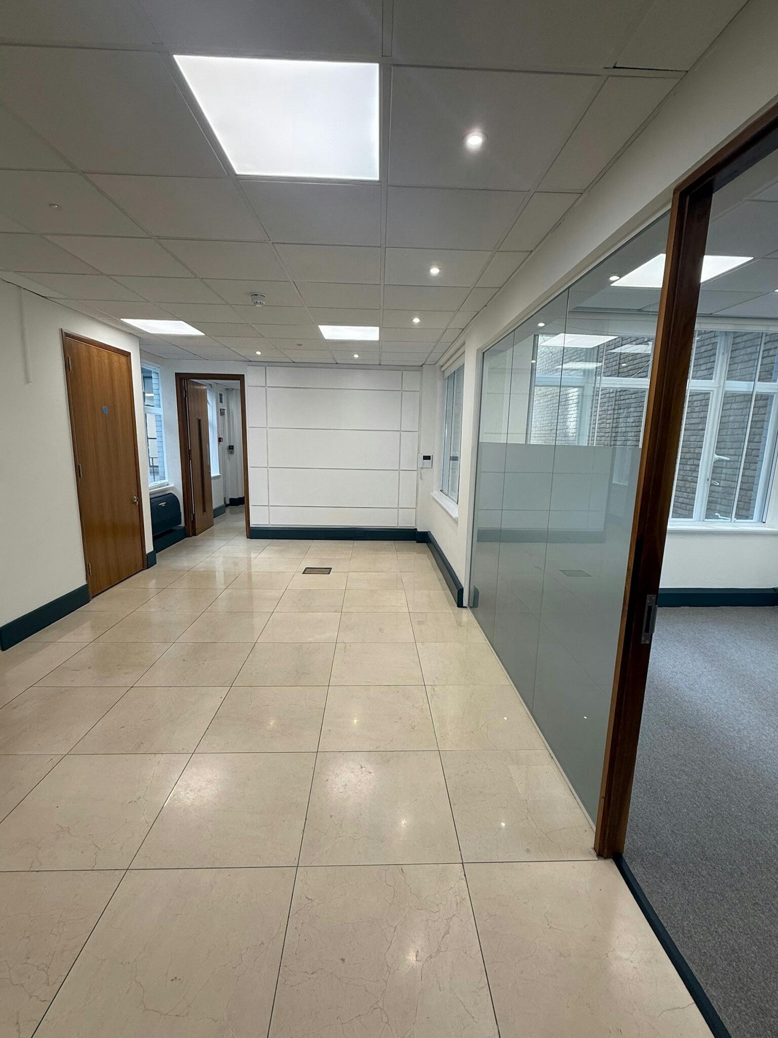 31-32 St James's St, London to rent Interior Photo- Image 1 of 3