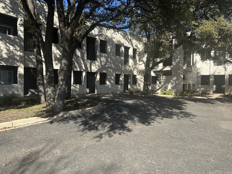 13625 Pond Springs Rd, Austin, TX for rent - Building Photo - Image 1 of 26