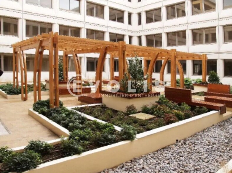 13-15 Rue Du Pont Des Halles, Rungis to rent - Building Photo - Image 2 of 4