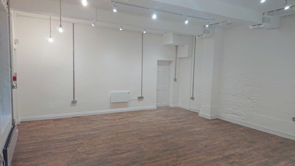 170 Brick Ln, London to rent - Interior Photo - Image 2 of 7