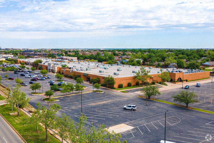 12100-12240 N May Ave, Oklahoma City, OK for rent - Building Photo - Image 1 of 15