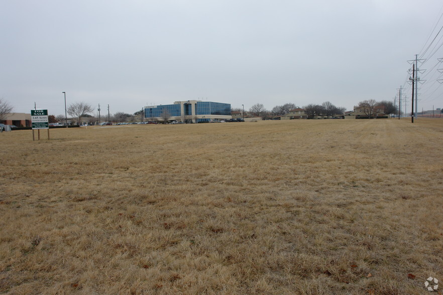 2200 Keller Way, Carrollton, TX for sale - Building Photo - Image 2 of 3