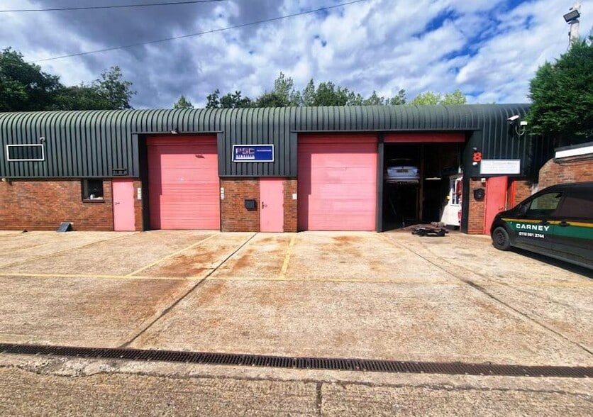 Bramley Rd, Tadley to rent - Building Photo - Image 2 of 3