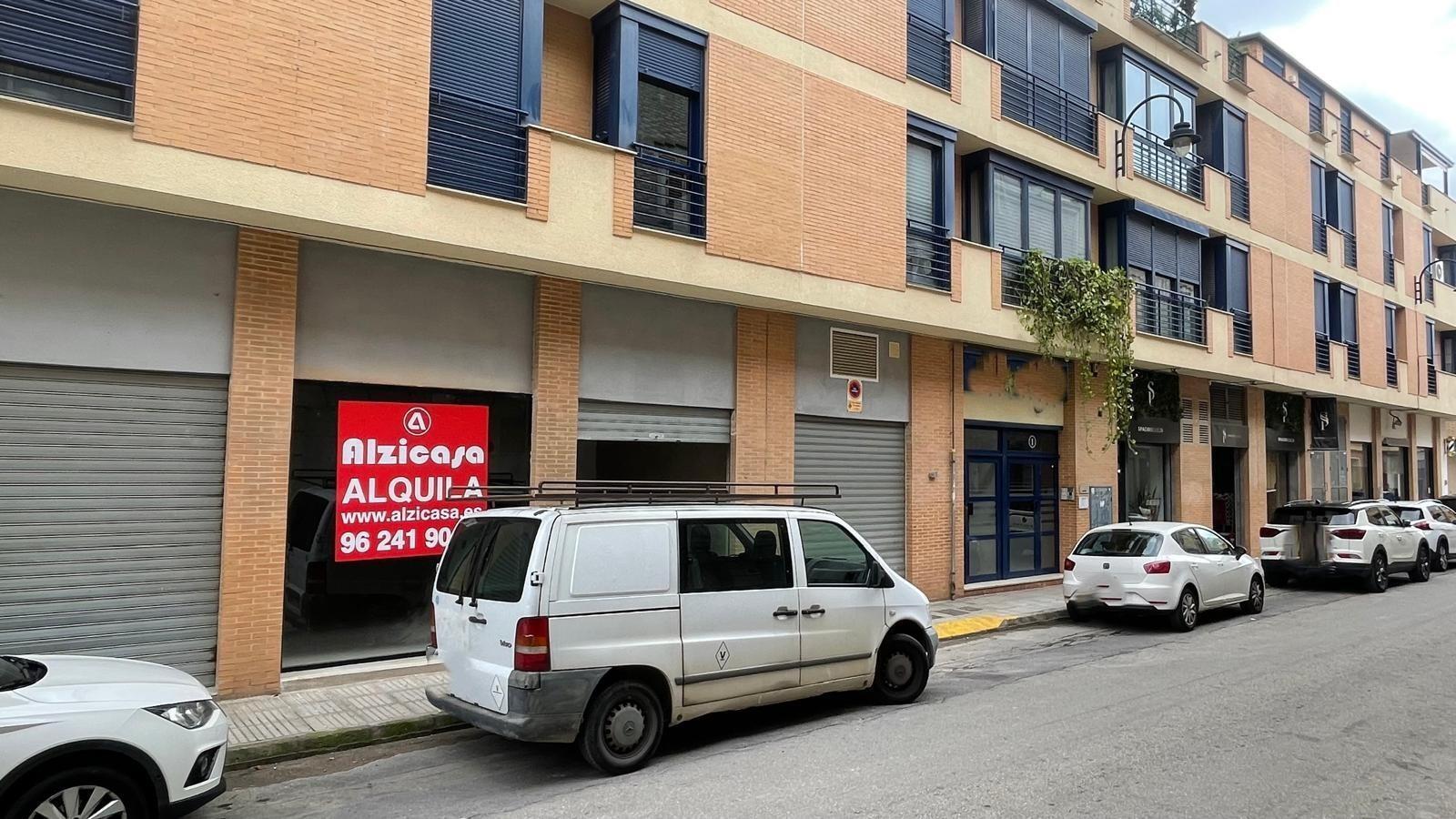 Carrer Cruz del Cardenal, 1, Alzira, Valencia to rent Building Photo- Image 1 of 23