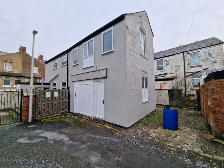 29 Back Clarendon Rd, Blackpool to rent - Building Photo - Image 2 of 10