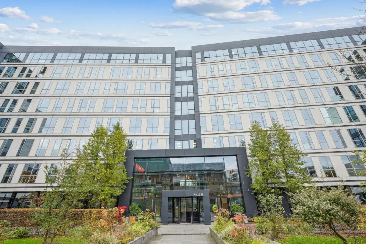 Office in Asnières-sur-Seine to rent Building Photo- Image 1 of 15