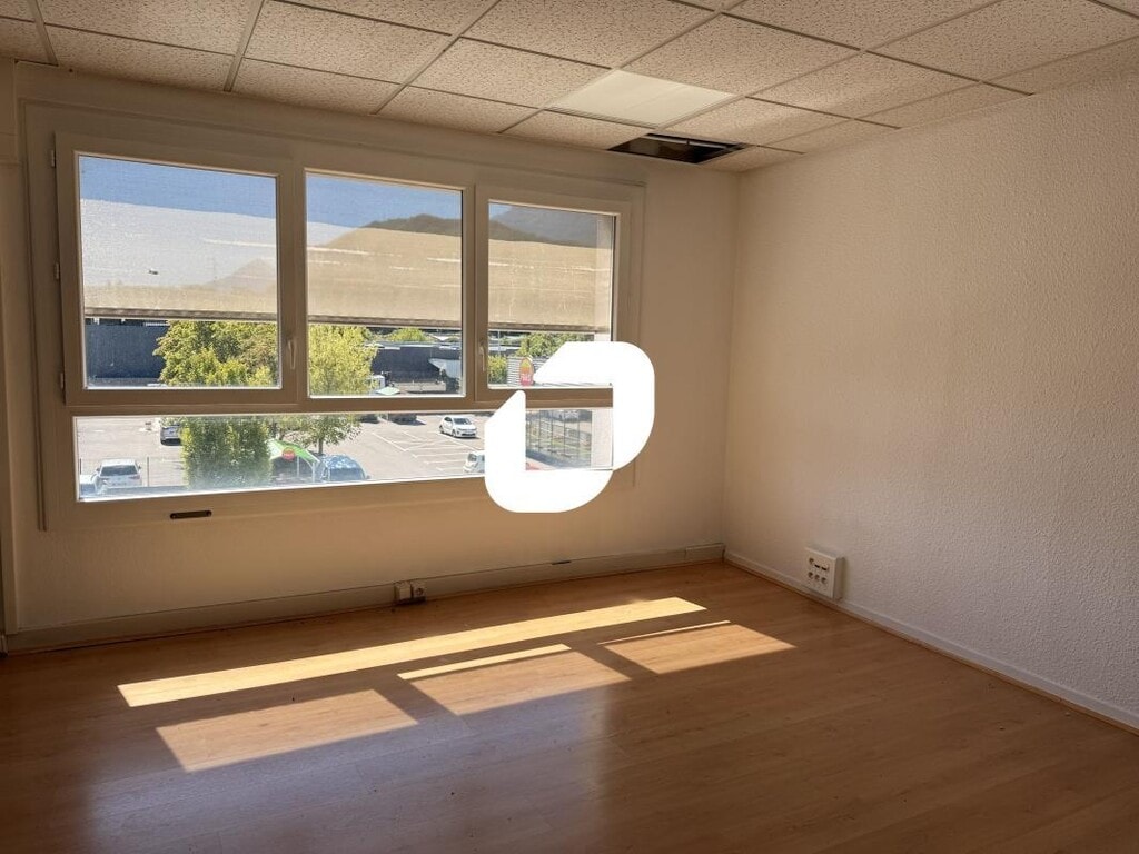 Location Bureaux 540 m² - Photo 1
