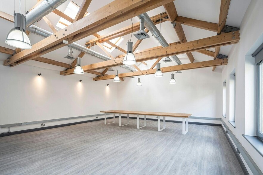 1-3A Chapel Pl, London to rent - Building Photo - Image 1 of 40