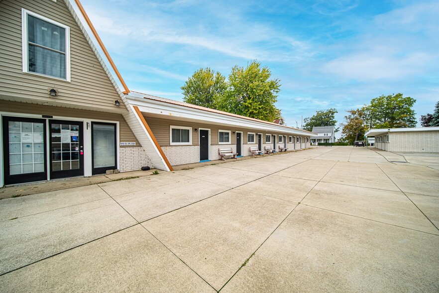 5169 Lake Rd E, Geneva, OH for sale - Building Photo - Image 3 of 34