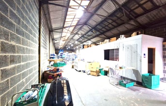 Cherry Tree Rd, Doncaster to rent Interior Photo- Image 2 of 2