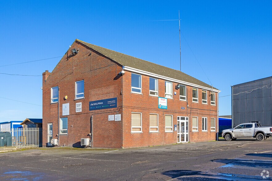 Killingholme Airfield, North Killingholme to rent - Building Photo - Image 1 of 8