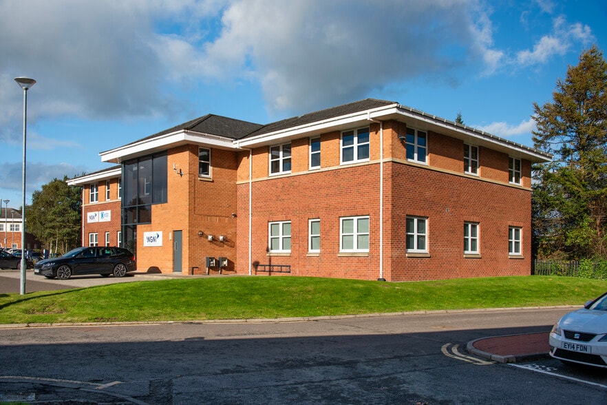 9 Deer Park Ave, Livingston to rent - Building Photo - Image 3 of 5