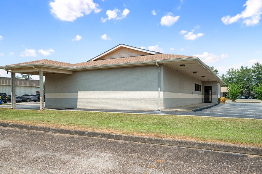 406 Medical Park Dr, Atmore, AL for sale - Building Photo - Image 3 of 45