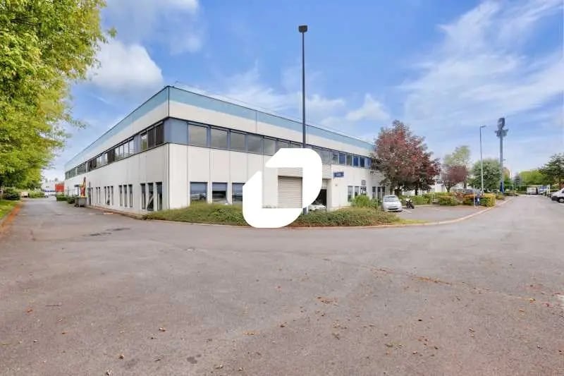 Location Local d'activités 375 m² - Photo 1