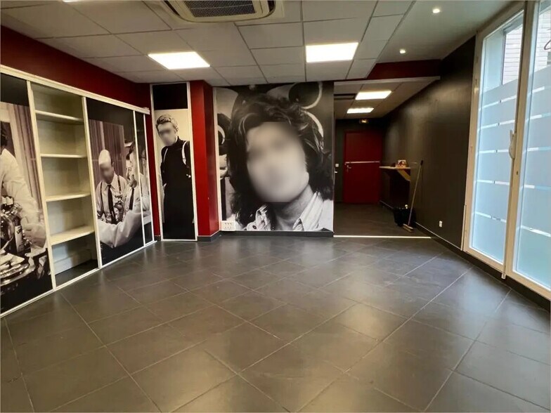 Office in Clichy to rent - Building Photo - Image 2 of 5