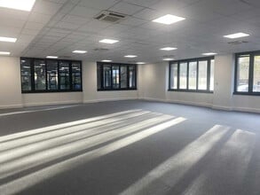 Office in Saint-Didier-au-Mont-d'Or to rent Interior Photo- Image 1 of 2