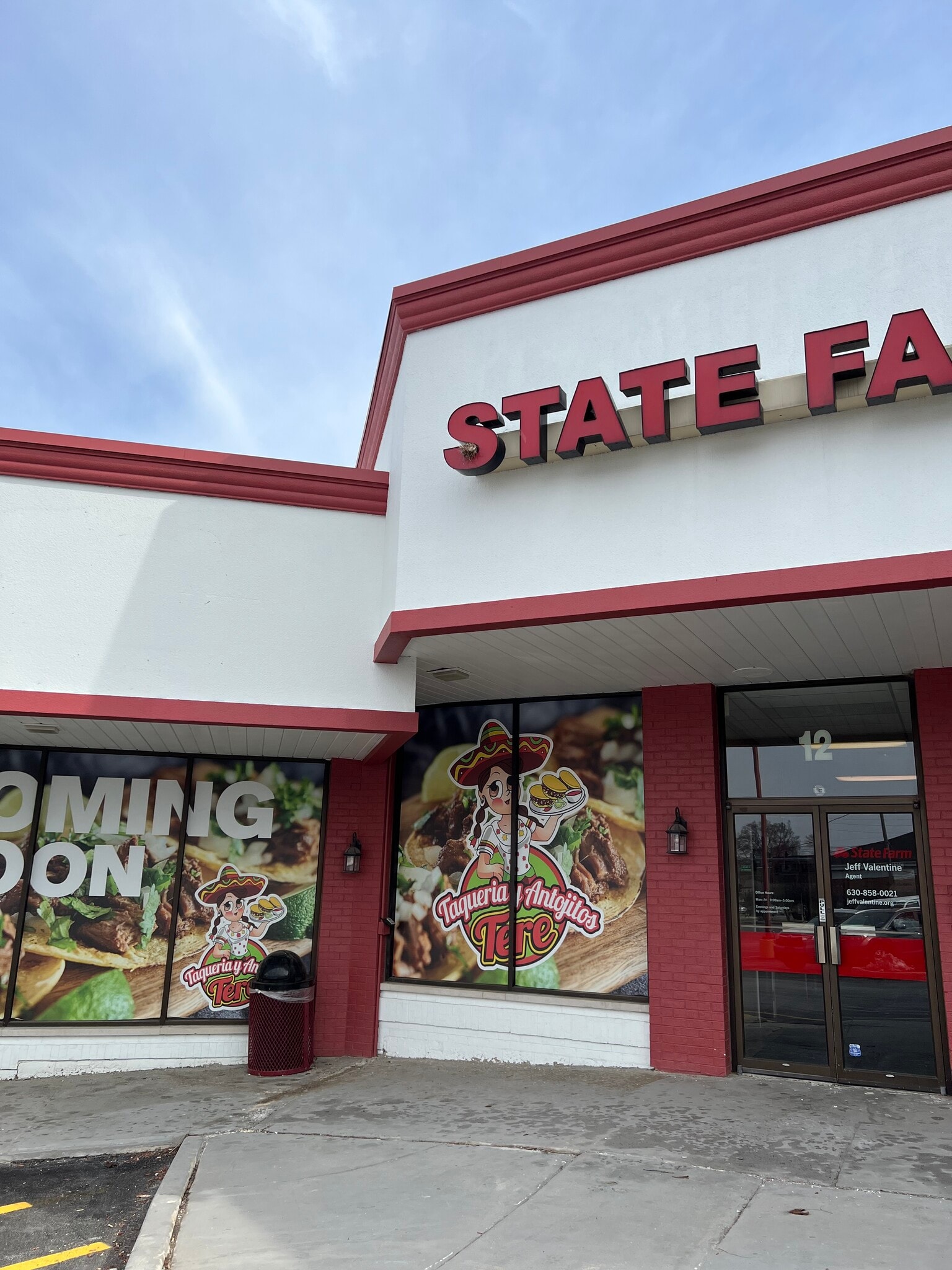 22W535 Butterfield Rd, Glen Ellyn, IL to rent Interior Photo- Image 1 of 2