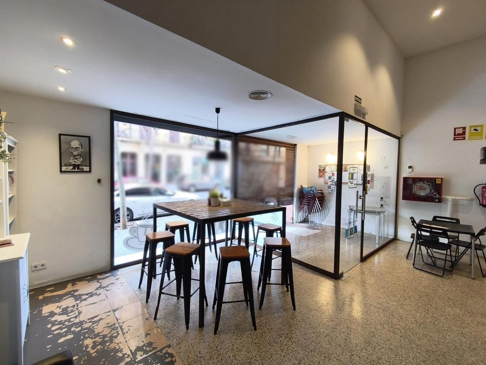 Retail in Barcelona, Barcelona to rent Primary Photo- Image 1 of 2