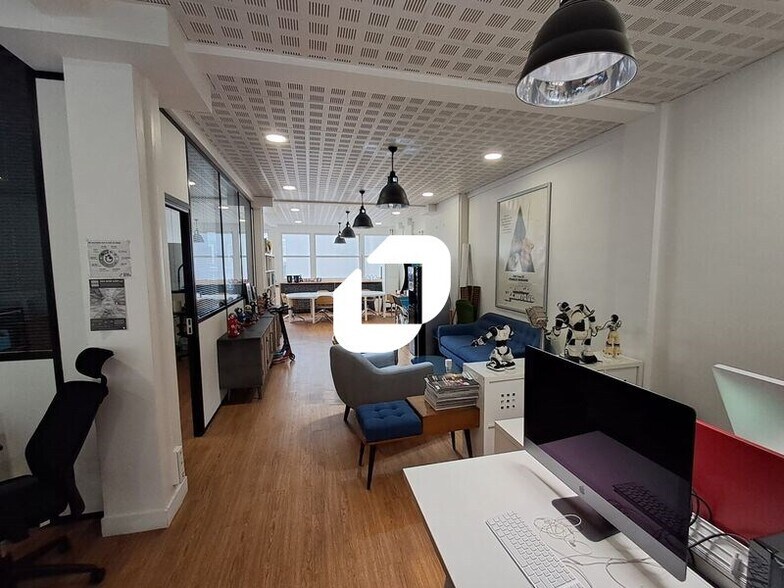 18 Rue De Saisset, Montrouge to rent - Interior Photo - Image 1 of 22