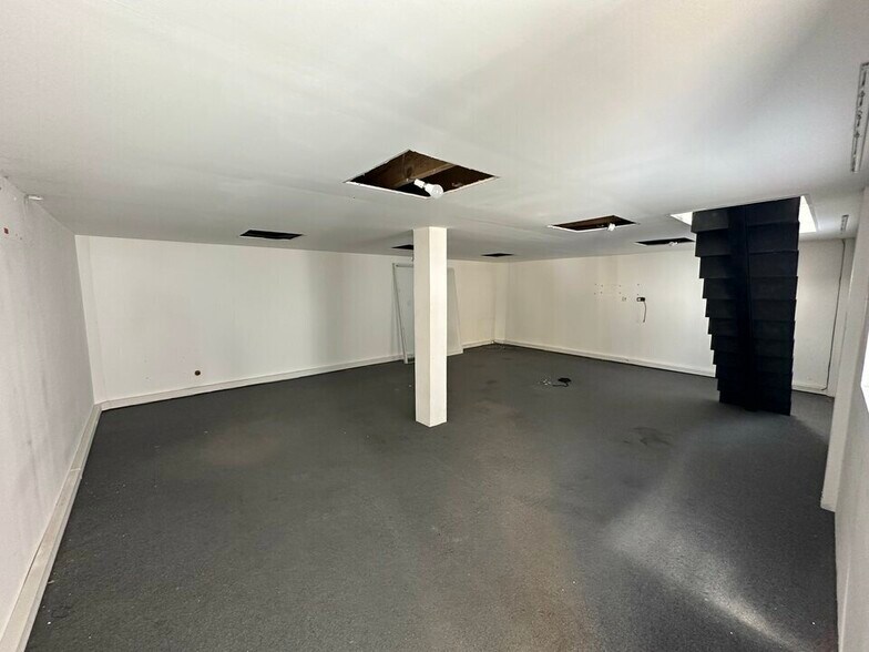 Light Industrial in Saint-Maur-des-Fossés to rent - Building Photo - Image 2 of 7