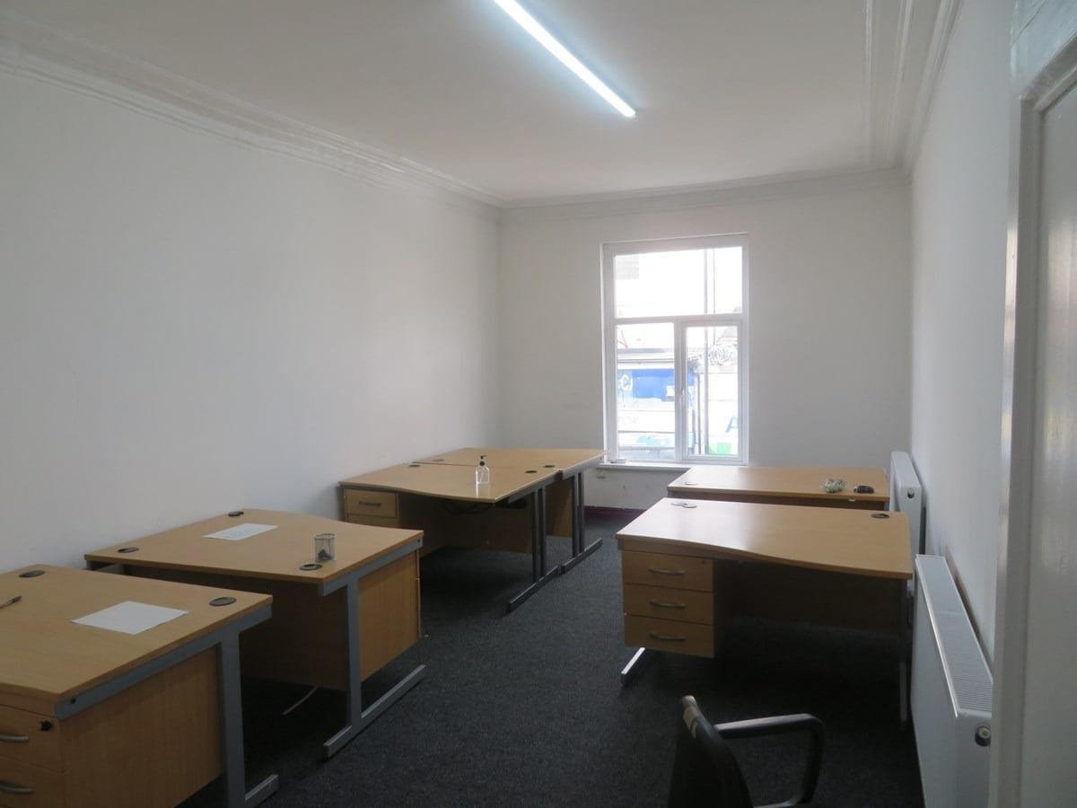 College Rd, Rochdale to rent Interior Photo- Image 1 of 5