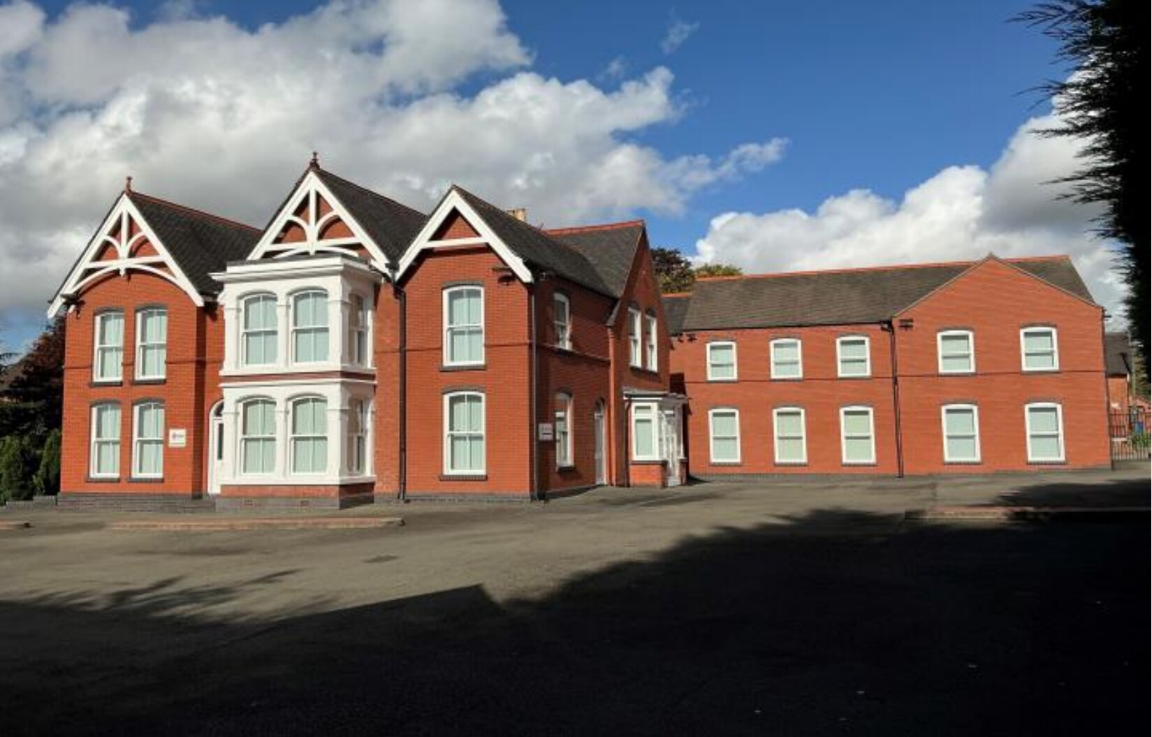 40 Upper Gungate, Tamworth for sale Building Photo- Image 1 of 6