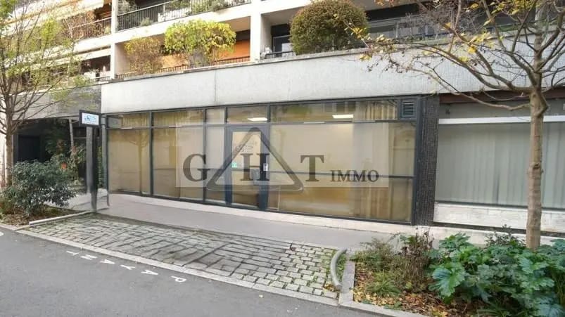 Retail in Vincennes for sale - Building Photo - Image 1 of 5