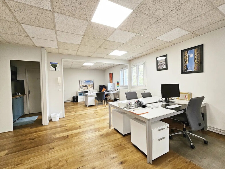 10 Avenue Du Général De Gaulle, Pontault-Combault to rent - Interior Photo - Image 2 of 8