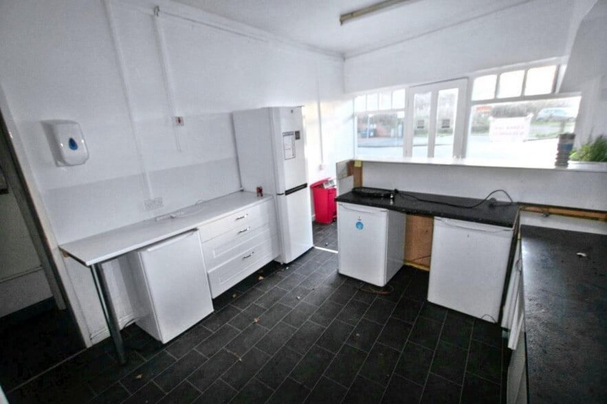 4 Westminster Rd, Ellesmere Port for sale - Building Photo - Image 2 of 45