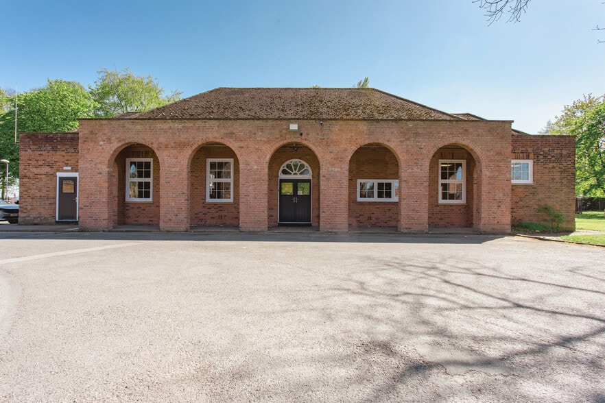 Leeds East Airport, Church Fenton to rent - Building Photo - Image 2 of 4